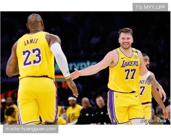 球星单打与团队配合平衡 东契奇希罗高使用率带队取胜 球星单打与团队配合平衡 东契奇希罗高使用率带队取胜